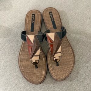Grendha Brazilian dress sandals, a geometric design thong Sz 9